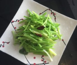 凉拌芹菜的做法