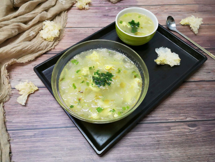 咸口银耳汤的做法