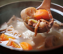 滋补肝血的双莲墨鱼汤的做法