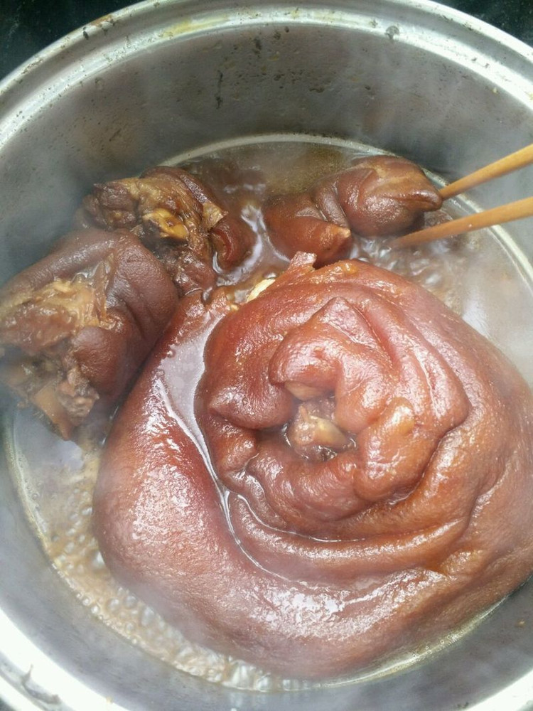 卤猪蹄猪肘的做法