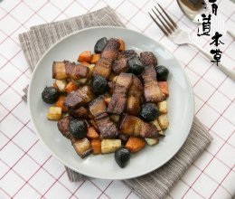 黑蒜红烧肉焖士豆的做法