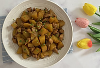 #开启冬日滋补新吃法#土豆小炒鸡腿肉的做法