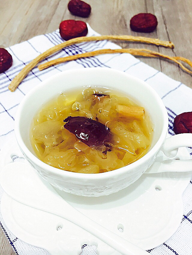 雪耳红枣党参汤的做法