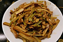 芹菜香干炒肉丝 - 家常入门的做法