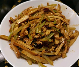 芹菜香干炒肉丝 - 家常入门的做法