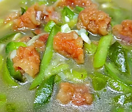 汤鲜味美～小酥肉丝瓜汤的做法