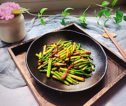 蒜薹炒肉的做法