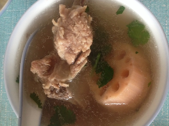 排骨炖莲藕的做法