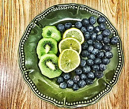 蓝莓亮肌水的做法