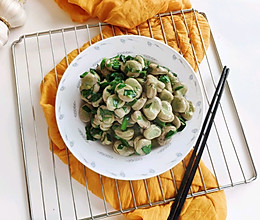 韭菜炒蚕豆的做法