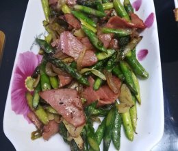 培根恋芦笋的做法