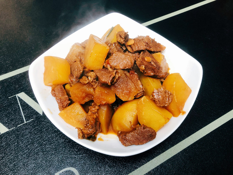 土豆烧牛肉的做法