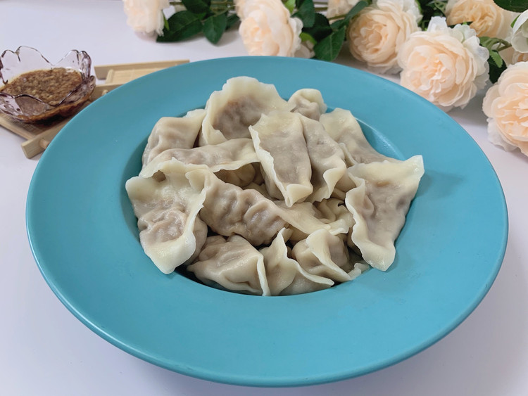 猪肉酸菜饺子的做法