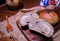 蔓越莓黑芝麻餐包#享“美”味#的做法