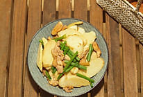茭白炒鸡肉的做法