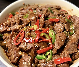 家人们快去试试这道剁椒牛肉，真的巨巨巨好吃的做法