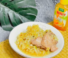 #鸡汁入家宴 感恩正当“食”#酸菜炖大骨头的做法