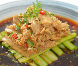 金钱玉手捞的做法