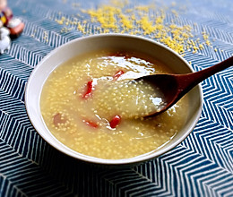 #快手又营养,我家的冬日必备菜品#绵软香浓的小米红枣枸杞粥的做法