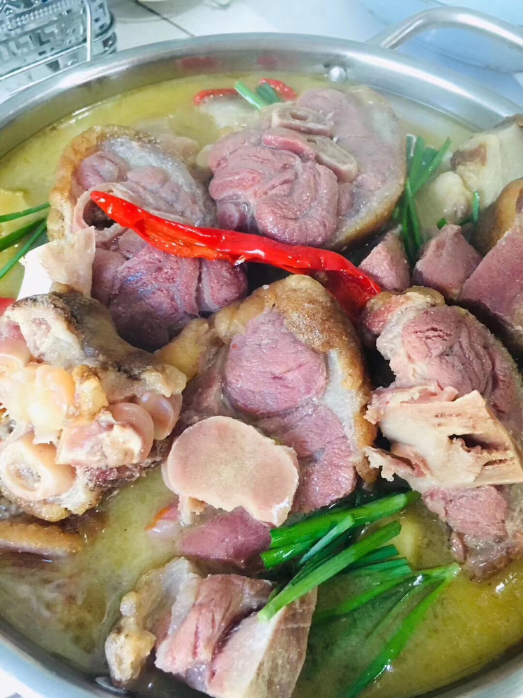 猪腿火锅的做法