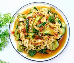 #换着花样吃早餐#凉拌油豆皮黄瓜，好吃营养又下饭。的做法