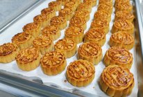 简易版蛋黄莲蓉月饼的做法