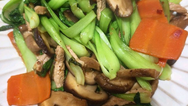 香菇炒肉炒油菜的做法