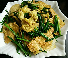 韭菜鸡蛋炒烧饼的做法