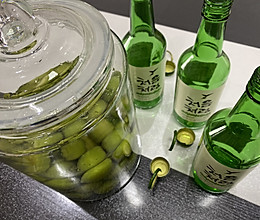 青梅酿酒的做法