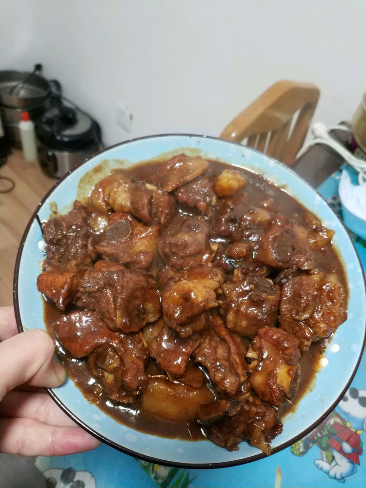 土豆炖排骨的做法