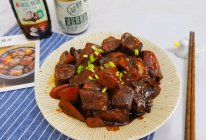 #减一点更好#人间美味/土豆烧肉的做法