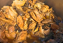 小鸡炖蘑菇 香晕了的做法