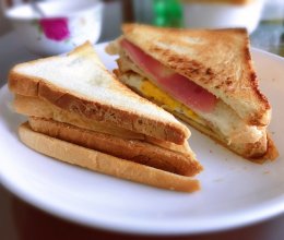 鸡蛋火腿三明治的做法