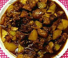 土豆闷猪蹄肉的做法