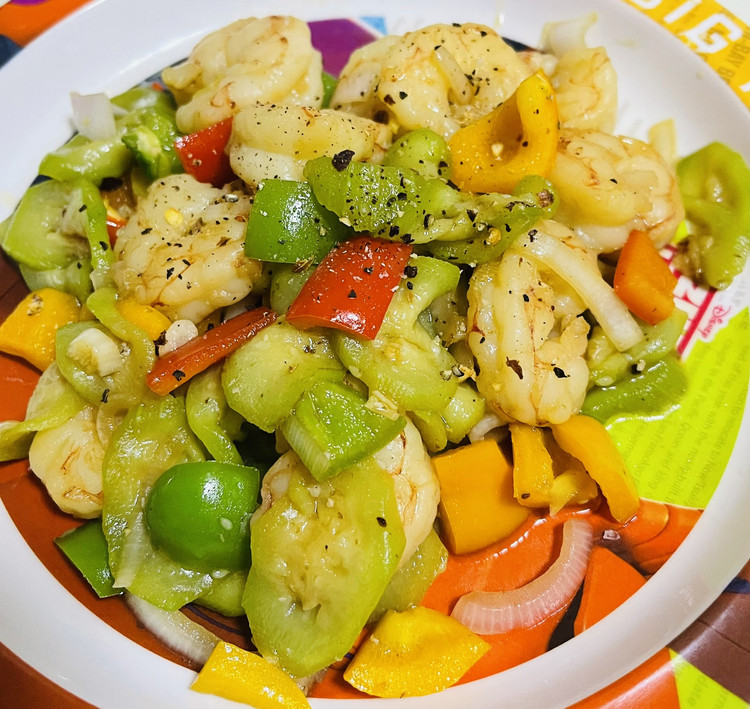 丝瓜彩椒烩红虾仁的做法