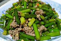 蒜苔炒牛肉的做法