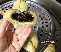 奇葩又美味！玉米面巧克力红枣包的做法