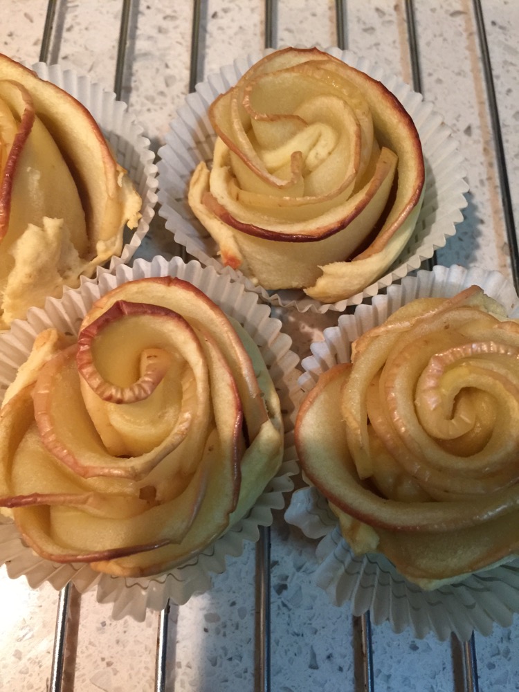 换种方法吃苹果--烤苹果饼干花的做法