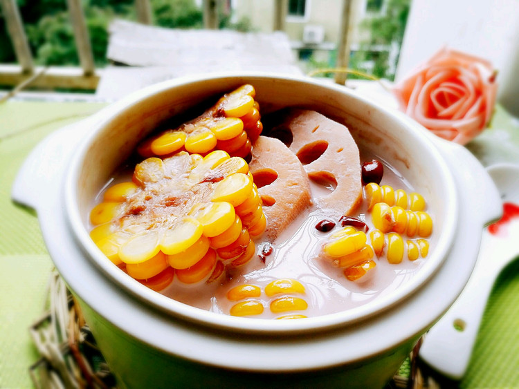 奶香玉米莲藕红豆汤的做法