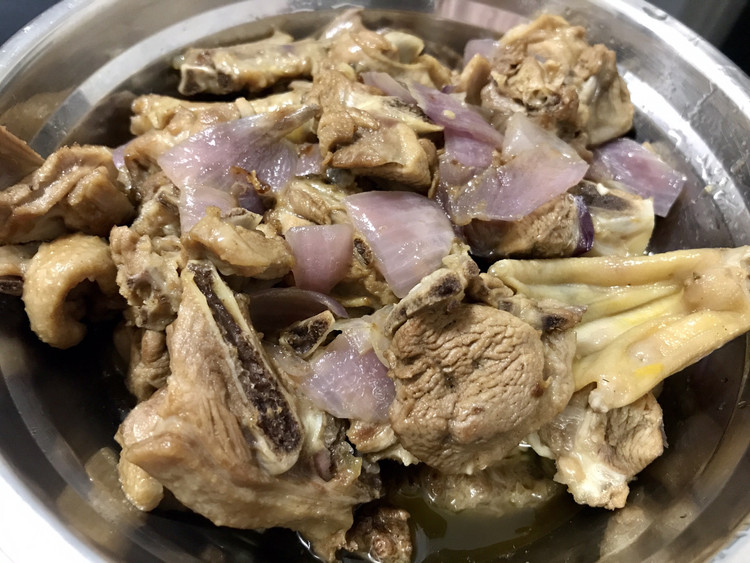 洋葱炒鸭的做法