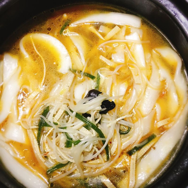 砂锅土豆粉的做法