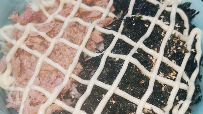 大人小孩都爱的紫菜金枪鱼拌饭的做法