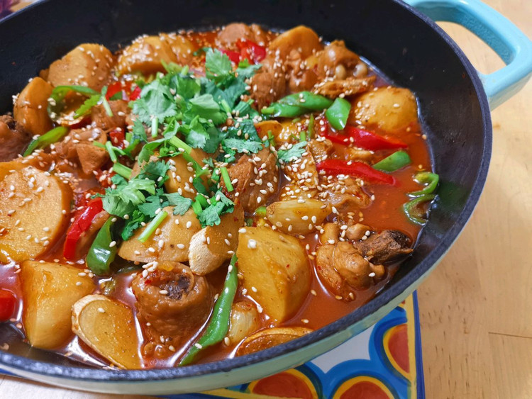 火锅底料百变做法之芋儿鸡腿的做法