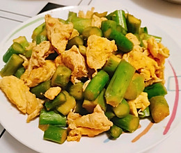 芦笋炒鸡蛋的做法