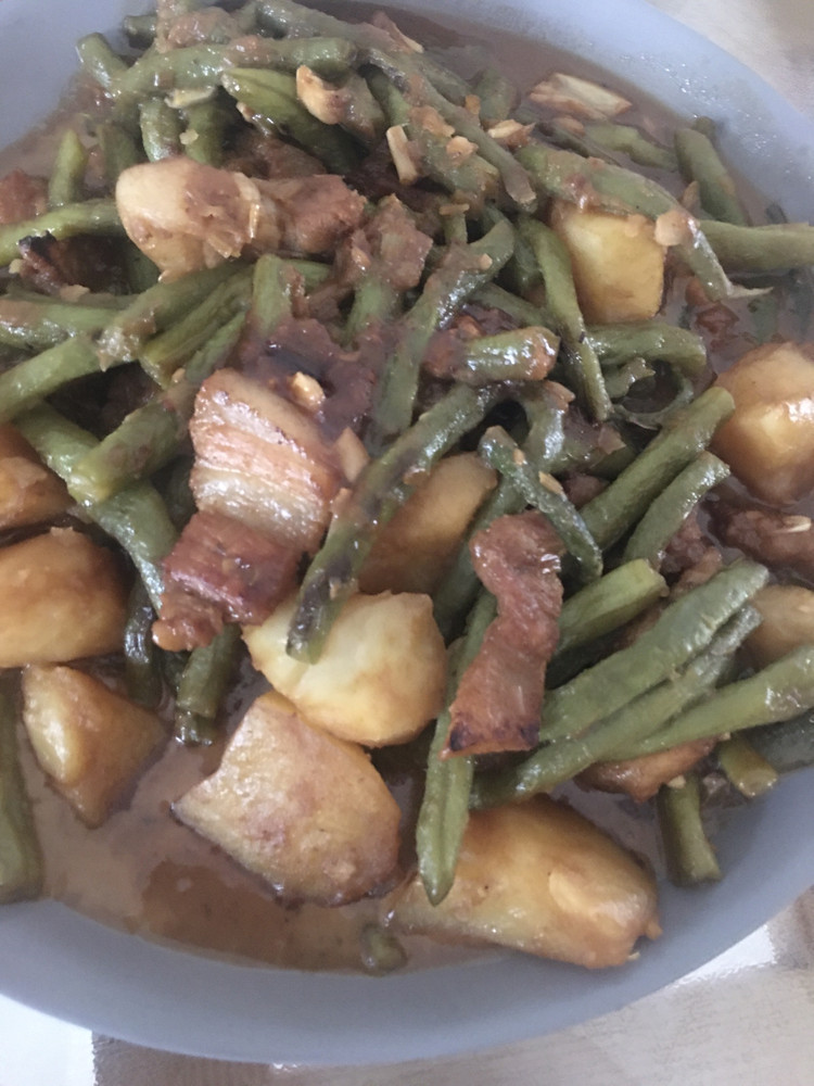 五花肉炖豆角土豆的做法