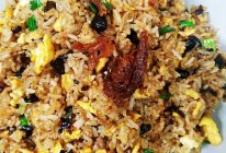豆豉鲮鱼炒饭的做法