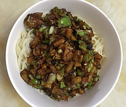 土豆辣椒炸酱面的做法