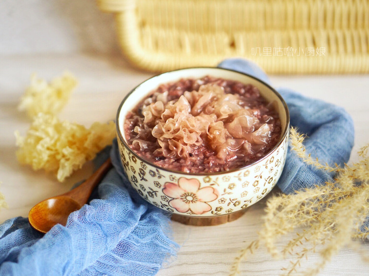 黑白米银耳粥-日常抗霾润肺佳品的做法