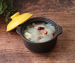 春日美容佳品雪梨银耳汤的做法