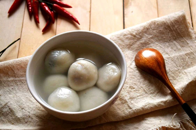 芝麻坚果汤圆的做法